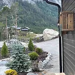 Cosy Between And Mountain