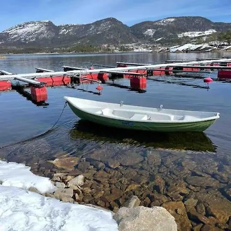 Chalet Cosy Between Lake&mountain Treungen
