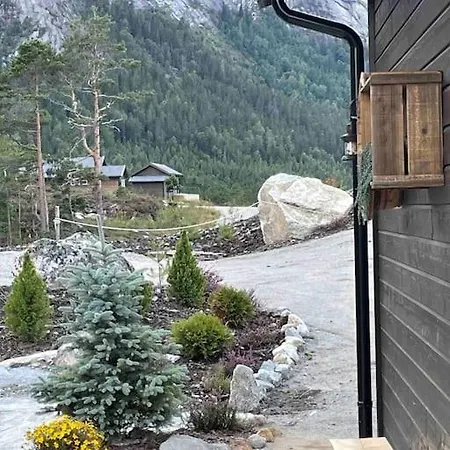 Cosy Between And Mountain