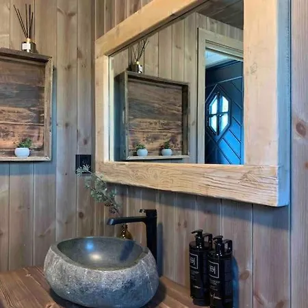 Cosy Between Lake&mountain Chalet Treungen