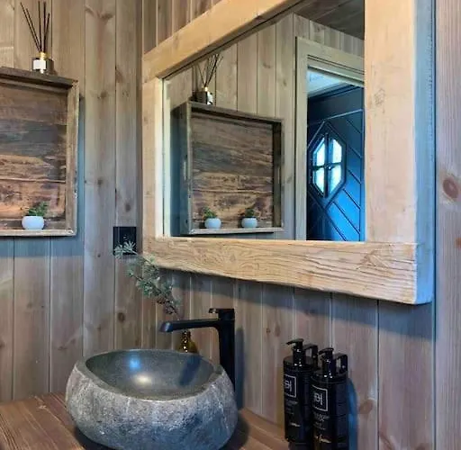 Cosy Between And Mountain شاليه Treungen