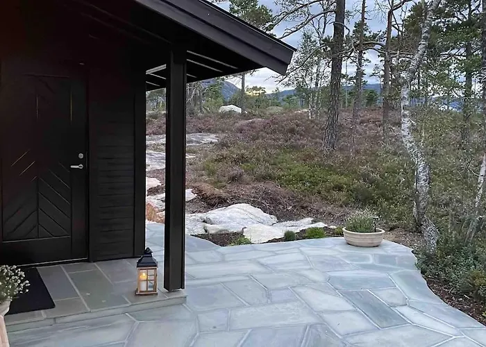Cosy Between And Mountain